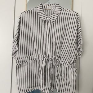 Linen oversized shirt with build-in belt